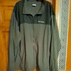 Columbia Men's Black and Gray Performance Jacket
